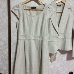 レディーススーツの画像