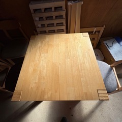 テーブル椅子の画像