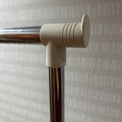 ホワイトハンガーラック 移動式の画像