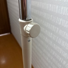 ホワイトハンガーラック 移動式の画像