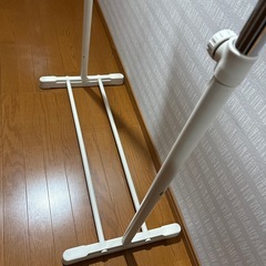 ホワイトハンガーラック 移動式の画像
