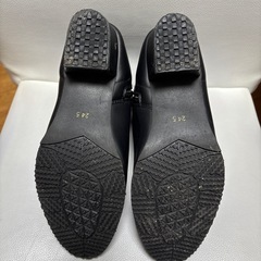 スエード&合成皮革のブラックブーツ24.5㎝の画像