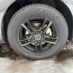 【車検2027年9月まで！】トヨタ アクアS ハイブリッド★新品冬タイヤ＆ナビ付★総額35万円の画像