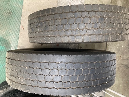 スノータイヤ　トラック用?