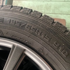 スノータイヤとアルミホイール4本セットの画像