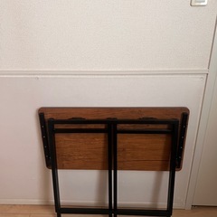 折りたたみ机の画像