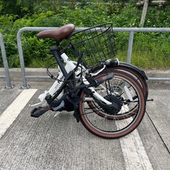 折りたたみ電動自転車の画像
