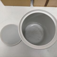未使用品 陶器製 蓋付き骨壺 和柄の上品なデザイン 共箱付き 自宅保管品 251225-10Tの画像
