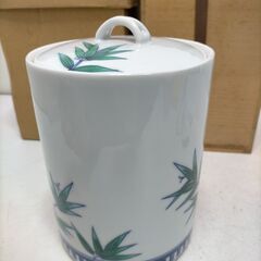 未使用品 陶器製 蓋付き骨壺 和柄の上品なデザイン 共箱付き 自宅保管品 251225-10Tの画像