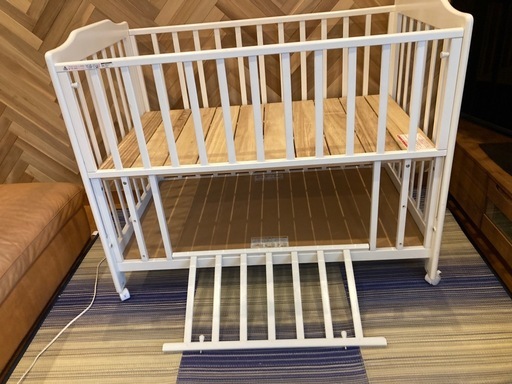 早期取引歓迎katojiカトージ/ベビーベッド/ホワイト/木製/キャスター