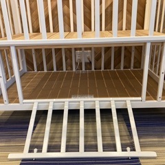 早期取引歓迎　katoji　カトージ/ベビーベッド/ホワイト/木製/キャスター付き/説明書付き ベビー家具・寝具 の画像