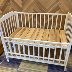 早期取引歓迎　katoji　カトージ/ベビーベッド/ホワイト/木製/キャスター付き/説明書付き ベビー家具・寝具 の画像