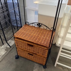 アンティーク　籐２段引出し　ハンガーラックの画像