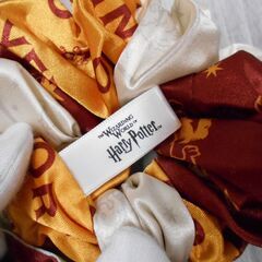 ( E-152 )USJ ハリーポッター リボン ヘアゴム シュシュ グリフィンドール 中古の画像