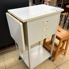 《リユースマン倉敷》おりたたみ作業台キャスター付き  テーブル 棚の画像
