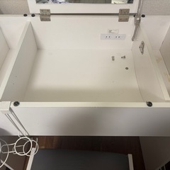 ドレッサーデスクの画像