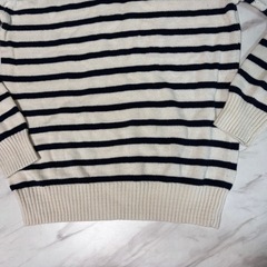 アイボリー・ネイビー ストライプ ニットセーターメンズMの画像