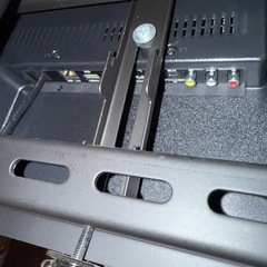 2017年製　サンスイ32型液晶テレビ＋テレビスタンドセットの画像