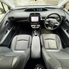 極美⭐︎車検9年8月！50プリウスSツーリング！9インチナビ 本革 TV Bluetooth シートヒーター付！元TOYOTA認定中古車⭐︎傷凹みひとつありません⭐︎の画像
