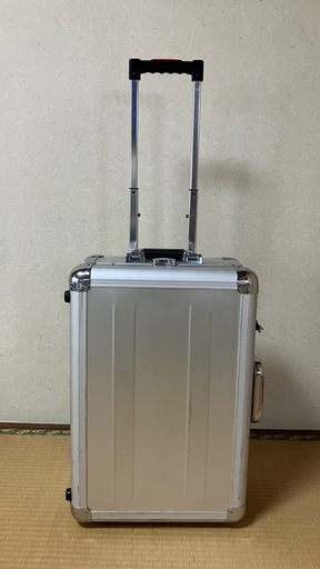 アタッシュケース型　キャリーケース