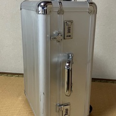 アタッシュケース型　キャリーケースの画像