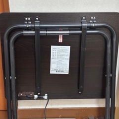 折りたたみテーブル（コンセント付）の画像