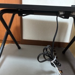 折りたたみテーブル（コンセント付）の画像