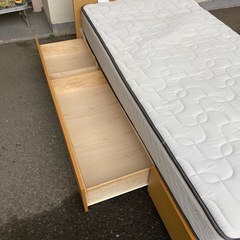 カリモク　シングルベッド　フレーム　ASLEEP ジェルマットレス SFF-SA シングル　引出し収納付き　在庫2台の画像