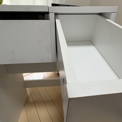 デスクにもなるドレッサーの画像