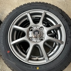 《商談中》ホイール付きのスタッドレスタイヤの画像