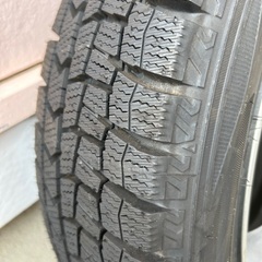 《商談中》ホイール付きのスタッドレスタイヤの画像