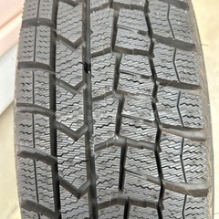 《商談中》ホイール付きのスタッドレスタイヤの画像