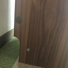 ルーターや、電話の棚の画像