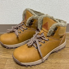 新品 ファー付きもこもこハイカットシューズ 23cmの画像