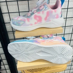 【激安】子供用スニーカーの画像