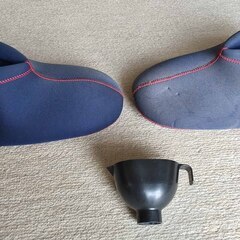 クロッツ 足温器 フットウォーマー 湯たんぽ CLO'Z やわらか 断熱性に優れたウェットスーツ生地を使用 低温やけどしにくく 冬の冷え対策 両足用タイプ 足用ショート 暖房 ストーブ 保温 ヒーター 温める 冷え性 足湯 温泉 銭湯 部屋着 毛布 布団 電気スリッパ 速暖 発熱 加熱スリッパの画像