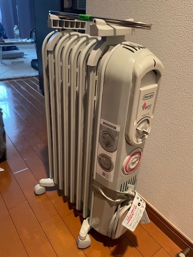 デロンギ　ヴェント　オイルヒーター【限定セール実施中】 Amazon | De'Longhi (デロンギ) オイルヒーター HJ0812 電気ヒーター