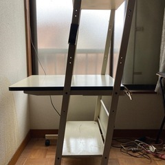 パソコンデスクの画像