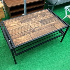 おしゃれなカフェ風テーブルの画像