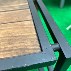 おしゃれなカフェ風テーブルの画像