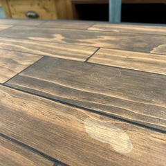 おしゃれなカフェ風テーブルの画像