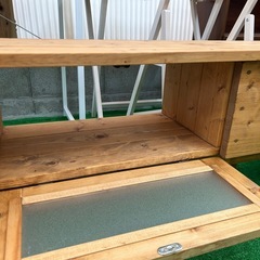 木製のテレビ台の画像