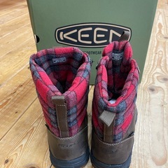 KEENの防寒ブーツ23.5cmの画像