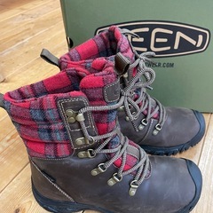 KEENの防寒ブーツ23.5cmの画像