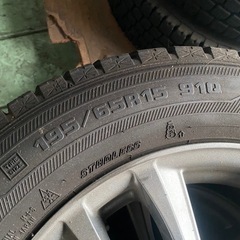 スノータイヤとアルミホイール4本セットの画像