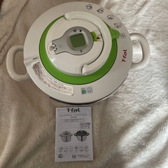 美品　使用回数1度のみ　ティファール ニュートリクック エクスペリエンス 圧力鍋　保証書あり　とZiploc バラエティアソート 保存容器セット　タッパー　の2つセット　バラ売り不可　の画像