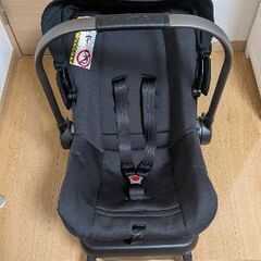 【お取引中】nuna(ヌナ)PIPA liteベビーシート＆ベースの画像