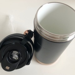 【未使用品】HEYCOOLBY ヘイクールビー セラミックタンブラー 黒 真空二重構造 500ml ハンドル付き 蓋付き ストロー付属 食器の画像