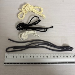 ゴムとヒモの画像