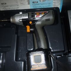 インパクトドライバー　2電源切替え（バッテリー・100ボルト）超美品の画像